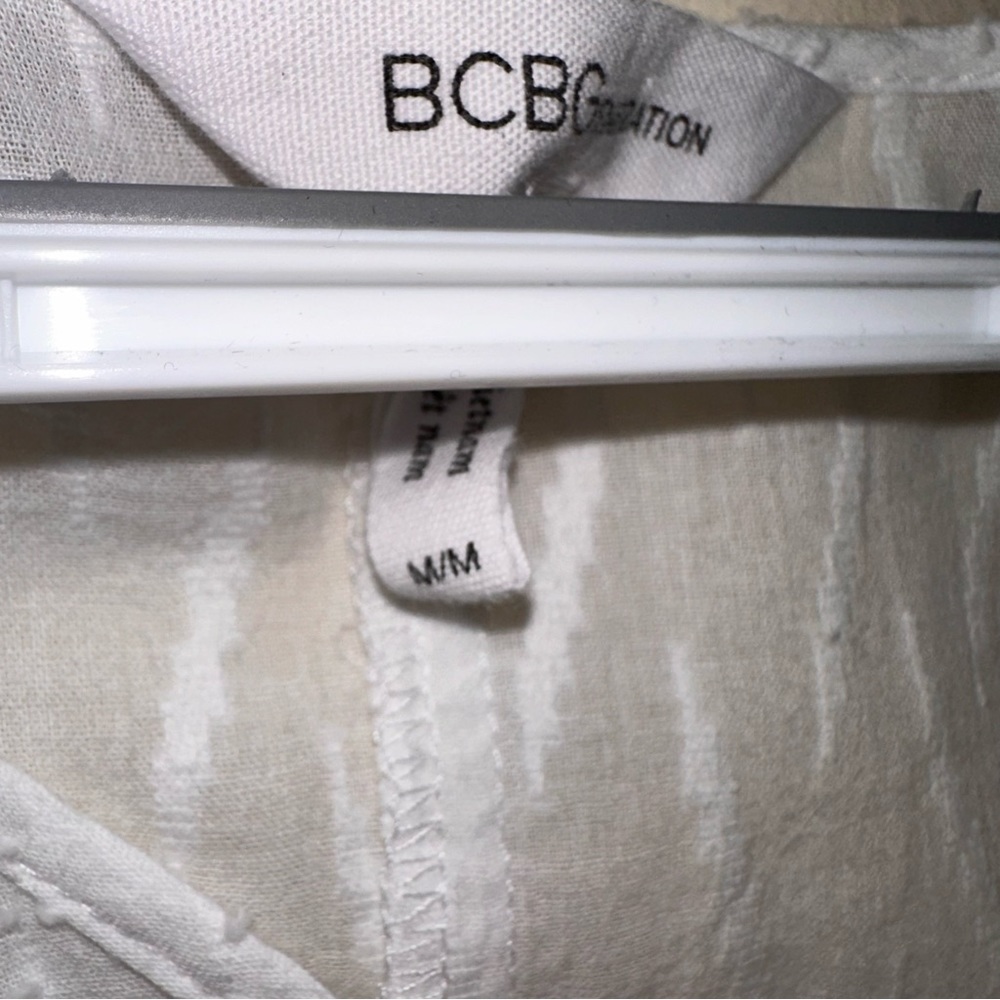 Euc Bcbgeneration White Blouse - image 3